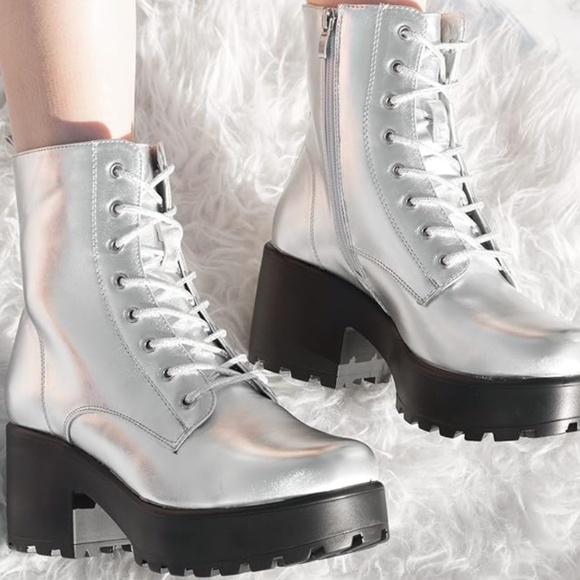 Block Heel Cleated Sole Lace Up Platform Ankle Boots - 9 - Picture 1 of 8